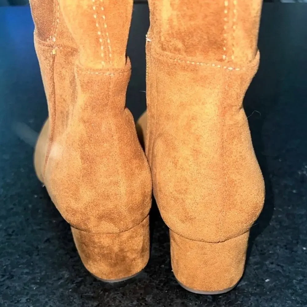 UEC CHASE + CHLOE FAUX SUEDE CAMEL COLOR OVER THE KNEE BOOTS SZ 8